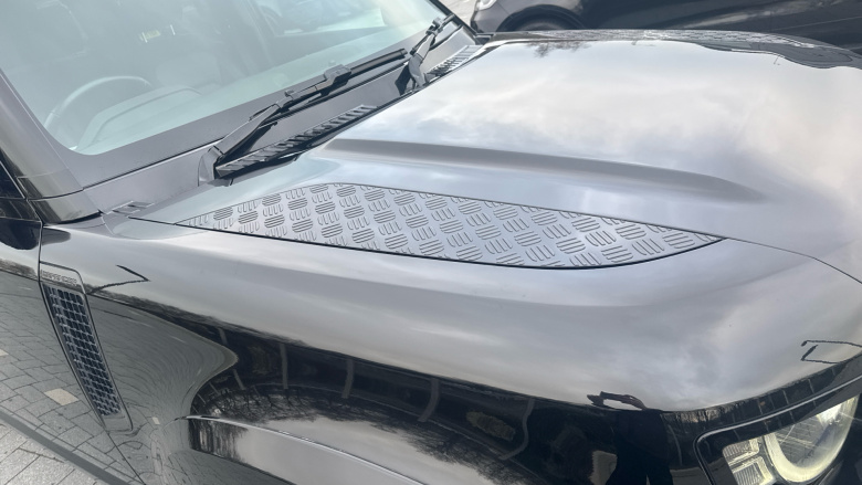 Land Rover Defender 3.0 D250 X-Dynamic SE 110 5dr Auto Diesel Estate